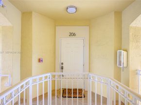 8964 W Flagler St 206, Miami FL 33174