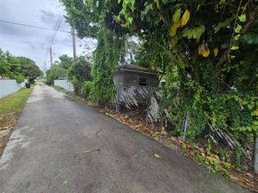 1243 NE 159th St, North Miami Beach FL 33162