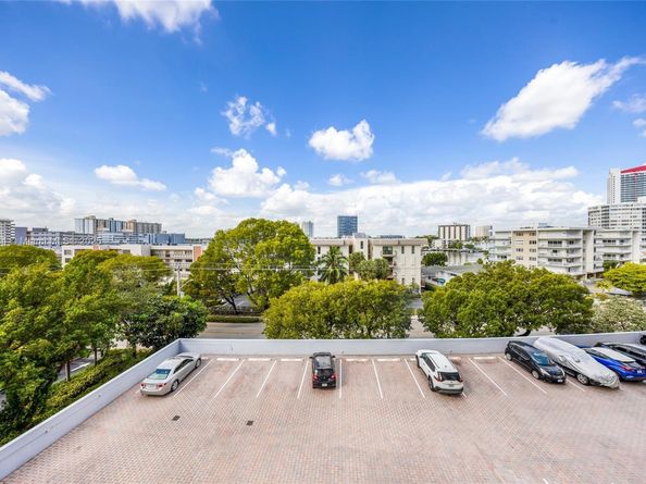 137 Golden Isles Dr 508, Hallandale Beach FL 33009