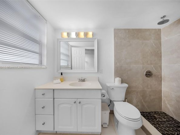 137 Golden Isles Dr 508, Hallandale Beach FL 33009