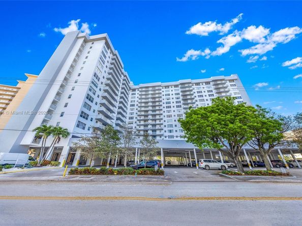 137 Golden Isles Dr 508, Hallandale Beach FL 33009