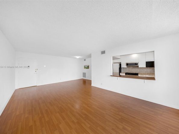 137 Golden Isles Dr 508, Hallandale Beach FL 33009