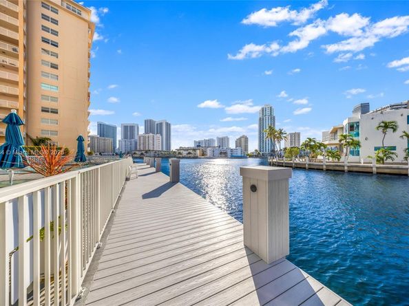 137 Golden Isles Dr 508, Hallandale Beach FL 33009