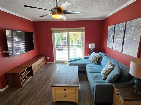 5242 NE 6th Ave, Building D 27 D 27, Oakland Park FL 33334