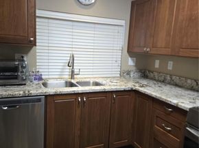 5242 NE 6th Ave, Building D 27 D 27, Oakland Park FL 33334