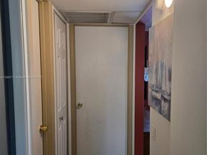 5242 NE 6th Ave, Building D 27 D 27, Oakland Park FL 33334