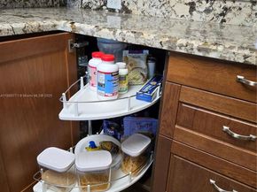 5242 NE 6th Ave, Building D 27 D 27, Oakland Park FL 33334