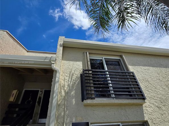 5242 NE 6th Ave, Building D 27 D 27, Oakland Park FL 33334