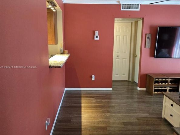5242 NE 6th Ave, Building D 27 D 27, Oakland Park FL 33334
