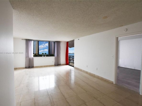 540 Brickell Key Dr 818, Miami FL 33131