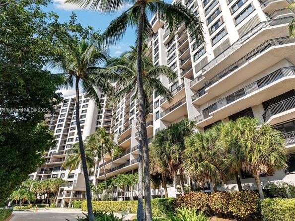 540 Brickell Key Dr 818, Miami FL 33131