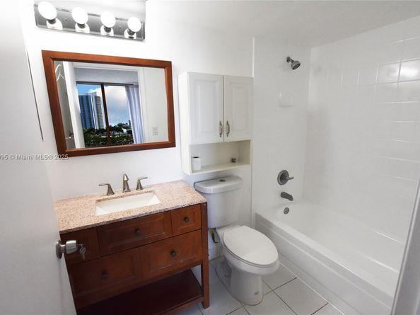 540 Brickell Key Dr 818, Miami FL 33131