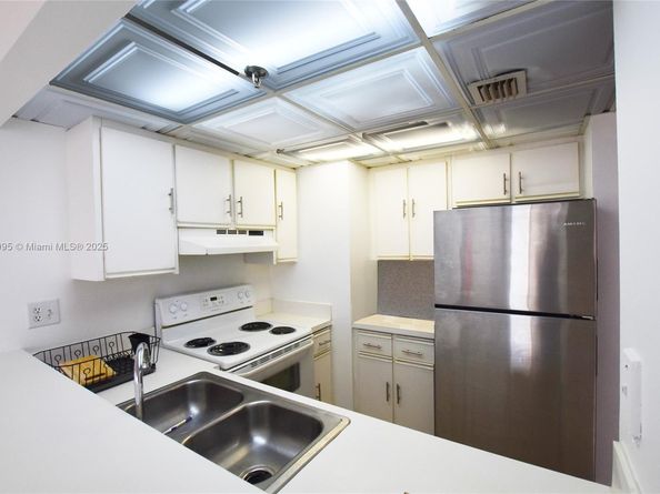 540 Brickell Key Dr 818, Miami FL 33131