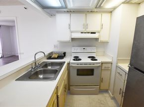 540 Brickell Key Dr 818, Miami FL 33131