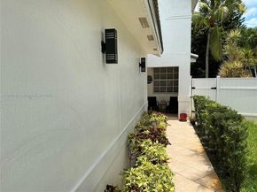 651 SW 176 Ave, Pembroke Pines FL 33029