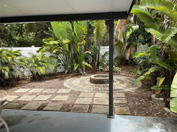 651 SW 176 Ave, Pembroke Pines FL 33029