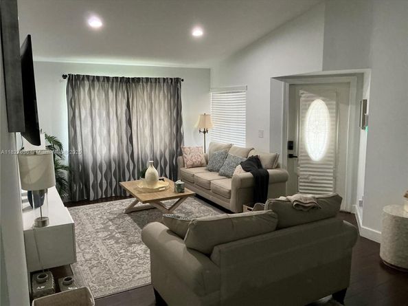 651 SW 176 Ave, Pembroke Pines FL 33029