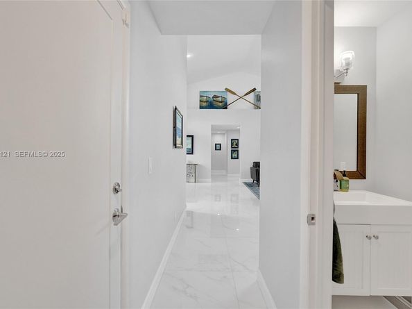 3071 Perriwinkle Cir, Davie FL 33328