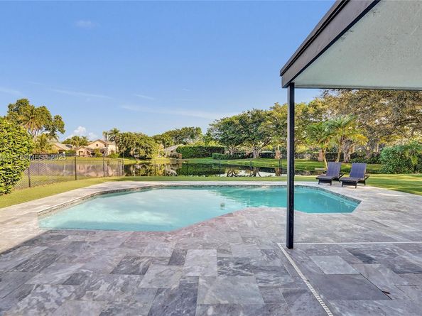 3071 Perriwinkle Cir, Davie FL 33328