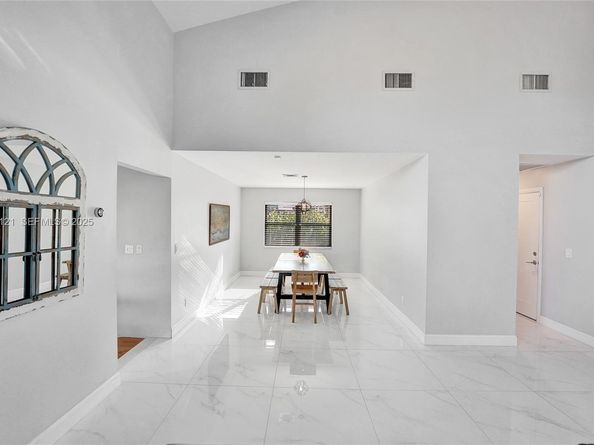 3071 Perriwinkle Cir, Davie FL 33328