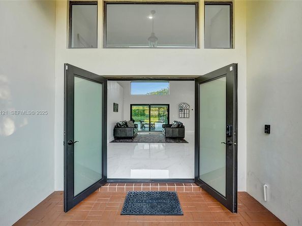 3071 Perriwinkle Cir, Davie FL 33328