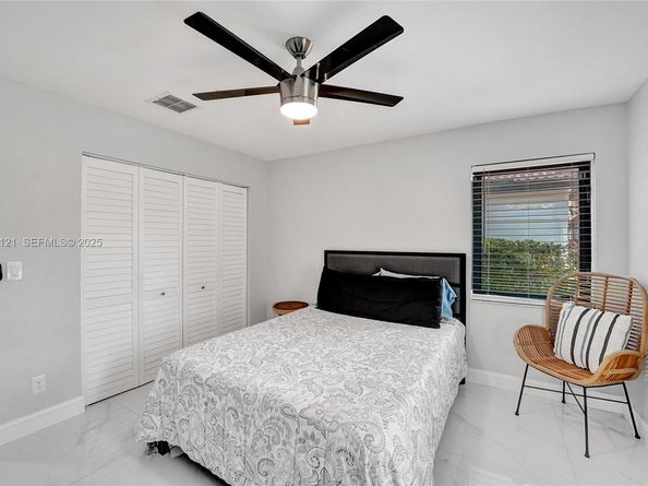 3071 Perriwinkle Cir, Davie FL 33328