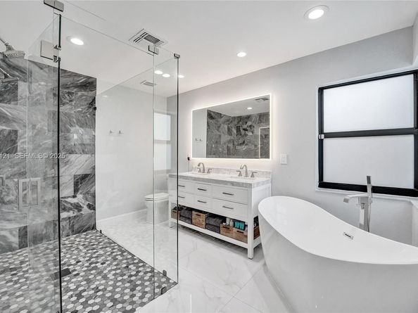 3071 Perriwinkle Cir, Davie FL 33328