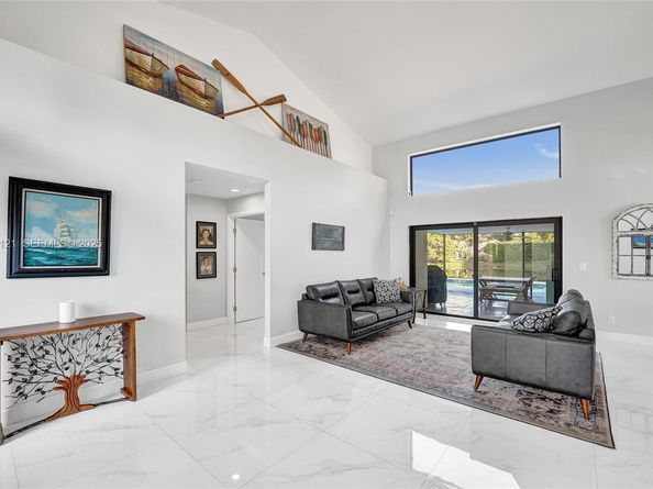 3071 Perriwinkle Cir, Davie FL 33328