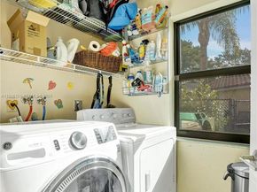 3071 Perriwinkle Cir, Davie FL 33328