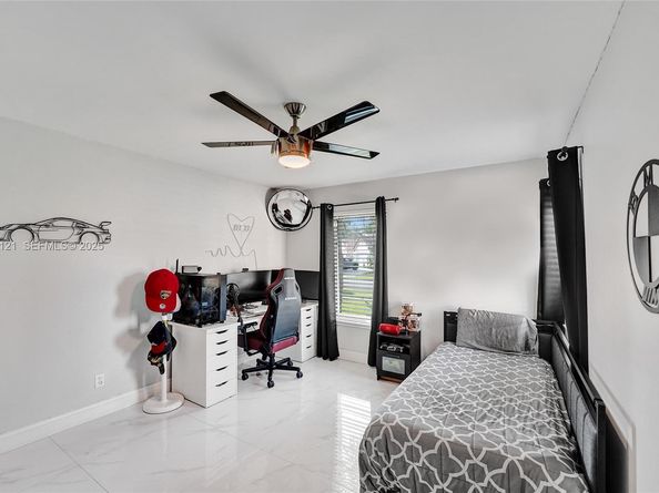 3071 Perriwinkle Cir, Davie FL 33328