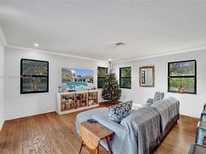 3071 Perriwinkle Cir, Davie FL 33328