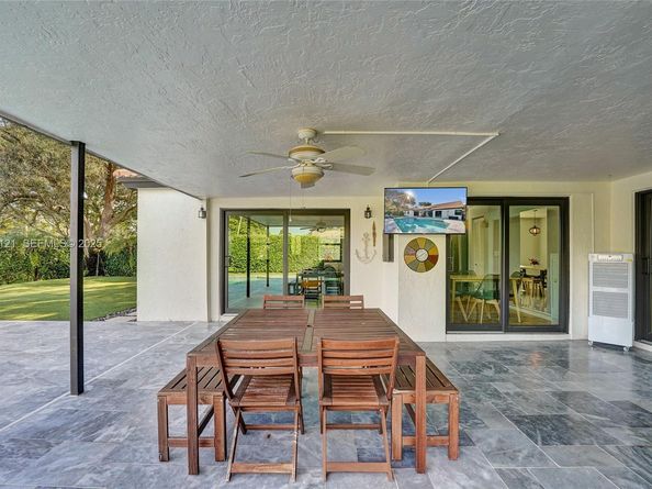 3071 Perriwinkle Cir, Davie FL 33328