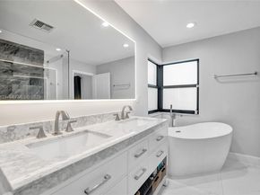 3071 Perriwinkle Cir, Davie FL 33328