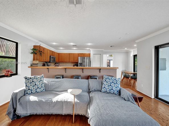 3071 Perriwinkle Cir, Davie FL 33328