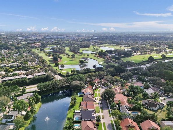 3071 Perriwinkle Cir, Davie FL 33328