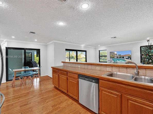 3071 Perriwinkle Cir, Davie FL 33328