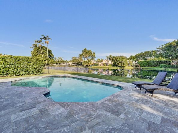 3071 Perriwinkle Cir, Davie FL 33328