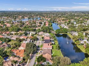 3071 Perriwinkle Cir, Davie FL 33328