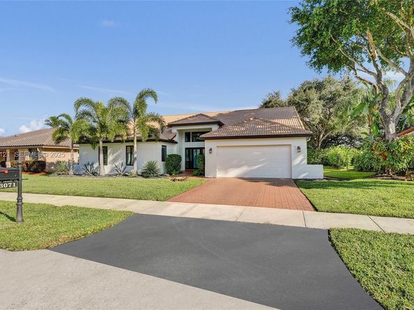 3071 Perriwinkle Cir, Davie FL 33328