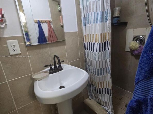 110 W 53rd St, Hialeah FL 33012