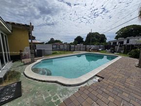 110 W 53rd St, Hialeah FL 33012