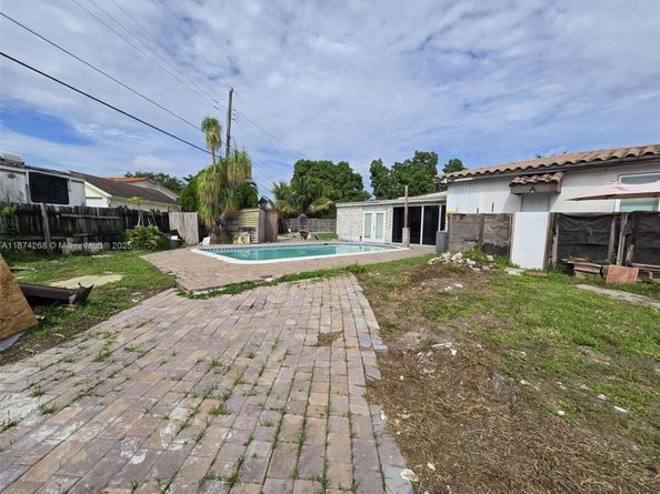 110 W 53rd St, Hialeah FL 33012