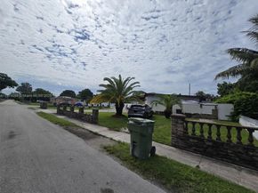 110 W 53rd St, Hialeah FL 33012