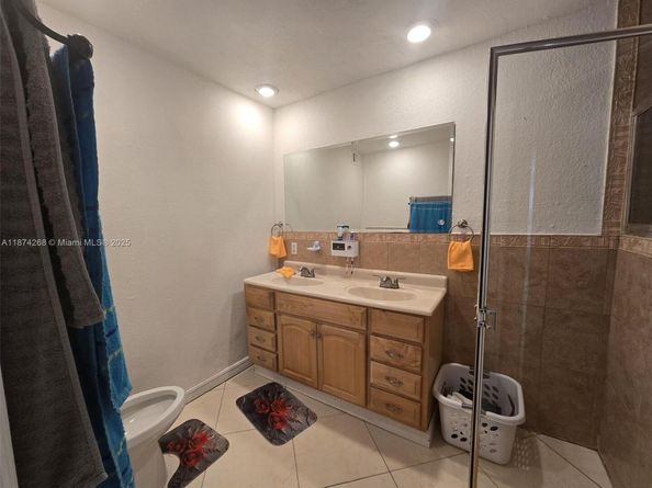 110 W 53rd St, Hialeah FL 33012