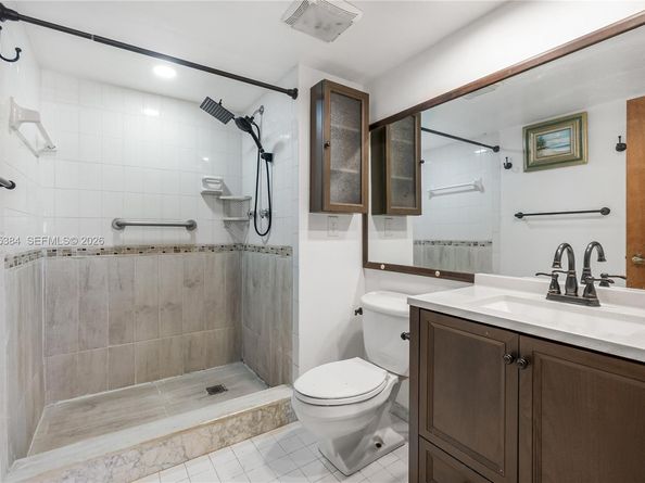 711 S Hollybrook Dr 209, Pembroke Pines FL 33025