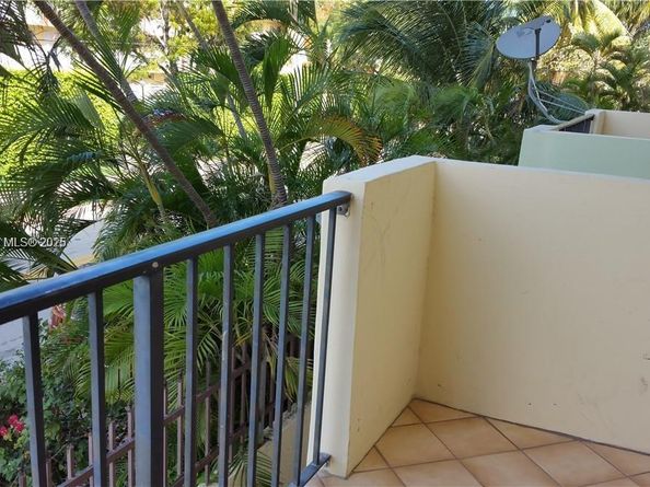 7830 Dickens Ave 203, Miami Beach FL 33141