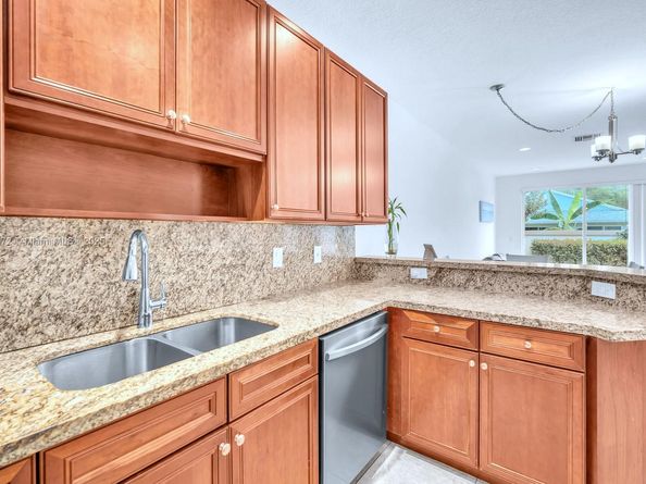 9741 Darlington Pl, Cooper City FL 33328