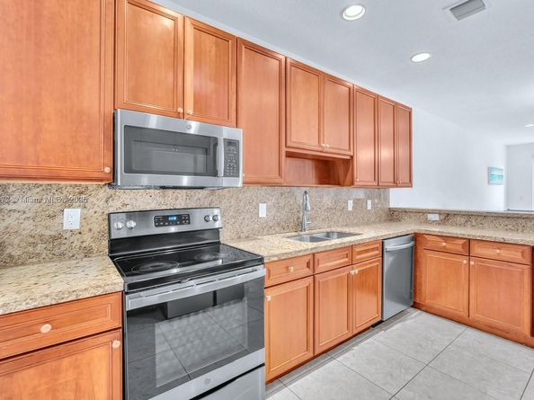 9741 Darlington Pl, Cooper City FL 33328