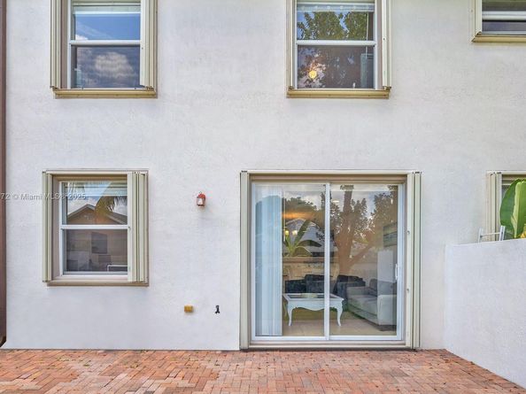 9741 Darlington Pl, Cooper City FL 33328