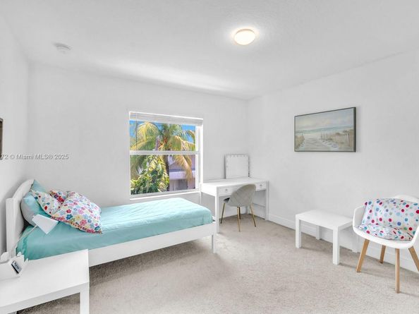 9741 Darlington Pl, Cooper City FL 33328